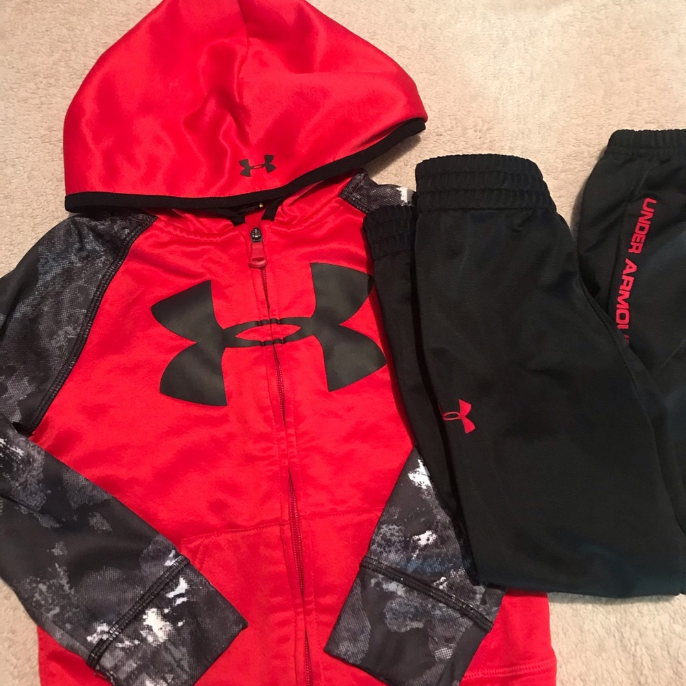 Little boys 4t Under Armour outfit like new